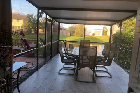 Снять в аренду виллу или дом в Санрайз, Флорида 4 спальни, № 2002727 - фото 17