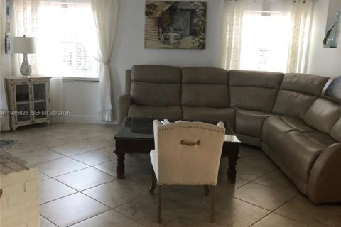 Снять в аренду виллу или дом в Санрайз, Флорида 4 спальни, № 2002727 - фото 4