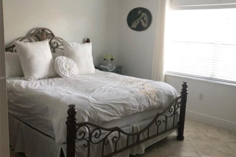 Снять в аренду виллу или дом в Санрайз, Флорида 4 спальни, № 2002727 - фото 9