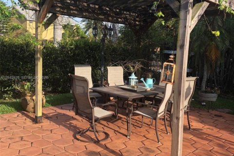 Снять в аренду виллу или дом в Санрайз, Флорида 4 спальни, № 2002727 - фото 15