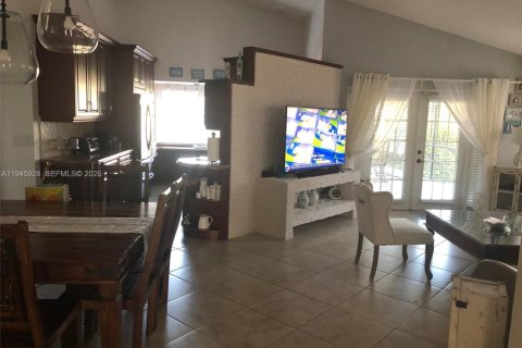 Снять в аренду виллу или дом в Санрайз, Флорида 4 спальни, № 2002727 - фото 3