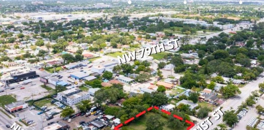 Propiedad comercial en Miami, Florida № 1985605