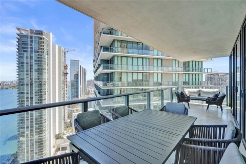 Condo in Miami, Florida, 4 bedrooms  № 2401268 - photo 23