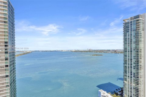 Condo in Miami, Florida, 4 bedrooms  № 2401268 - photo 15