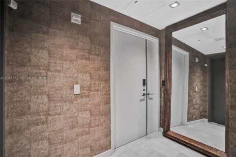 Condo in Miami, Florida, 4 bedrooms  № 2401268 - photo 25