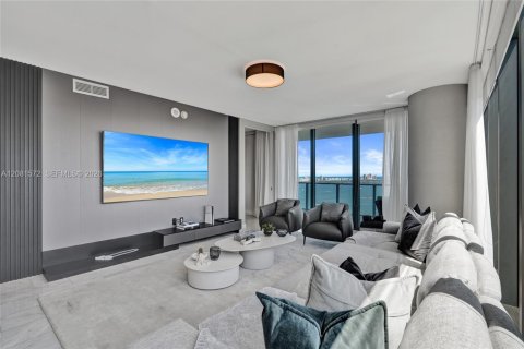 Condo in Miami, Florida, 4 bedrooms № 2401268
