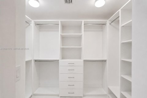 Condo in Miami, Florida, 4 bedrooms  № 2401268 - photo 14