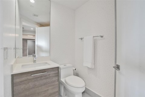 Condo in Miami, Florida, 4 bedrooms  № 2401268 - photo 30