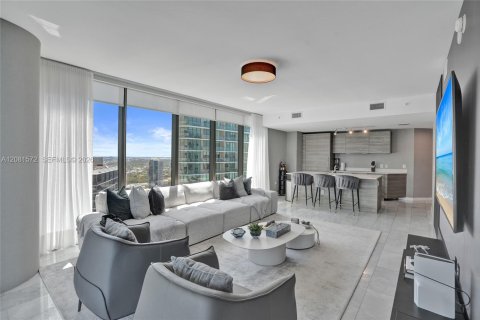 Condo in Miami, Florida, 4 bedrooms  № 2401268 - photo 2
