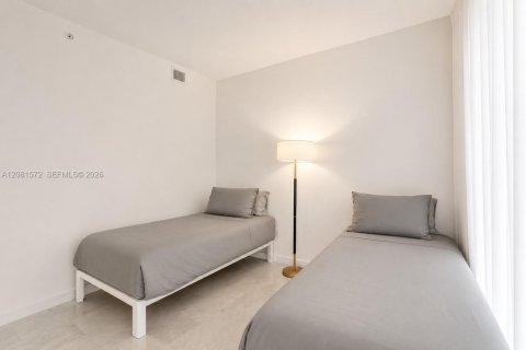 Condo in Miami, Florida, 4 bedrooms  № 2401268 - photo 22