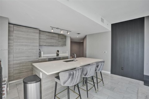 Condo in Miami, Florida, 4 bedrooms  № 2401268 - photo 6