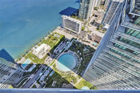 Condo in Miami, Florida, 4 bedrooms  № 2401268 - photo 24