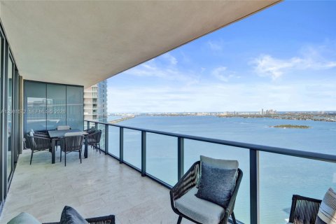 Condo in Miami, Florida, 4 bedrooms  № 2401268 - photo 3