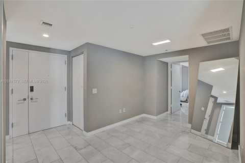 Condo in Miami, Florida, 4 bedrooms  № 2401268 - photo 26