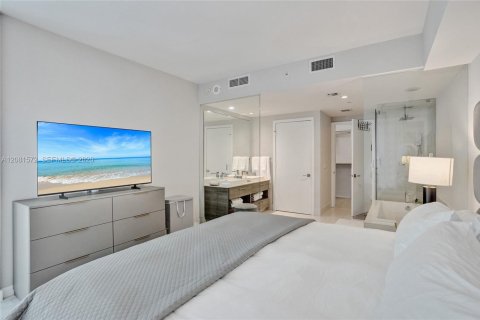 Condo in Miami, Florida, 4 bedrooms  № 2401268 - photo 11