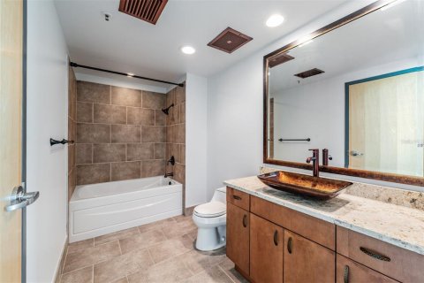 Copropriété à vendre à Tampa, Floride: 2 chambres, 168.71 m2 № 1902782 - photo 9