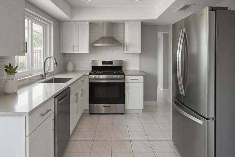 House in Sunrise, Florida 3 bedrooms, 148.64 sq.m. № 1776005 - photo 2