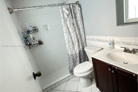 House in Sunrise, Florida 3 bedrooms, 148.64 sq.m. № 1776005 - photo 7
