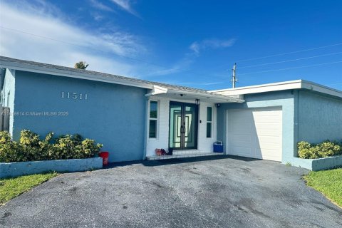 House in Sunrise, Florida 3 bedrooms, 148.64 sq.m. № 1776005 - photo 1