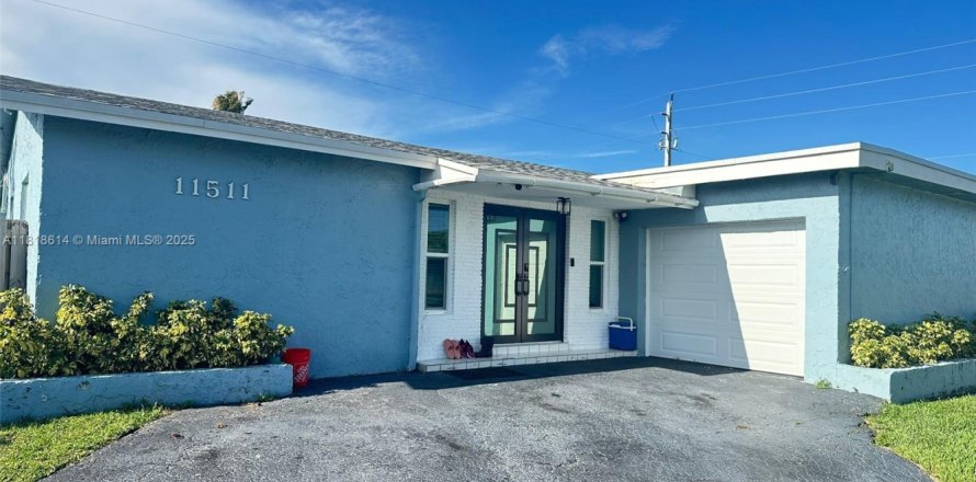 House in Sunrise, Florida 3 bedrooms, 148.64 sq.m. № 1776005