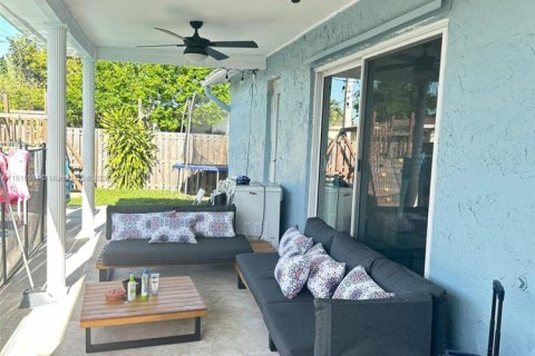 House in Sunrise, Florida 3 bedrooms, 148.64 sq.m. № 1776005 - photo 16