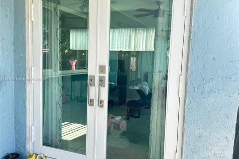 House in Sunrise, Florida 3 bedrooms, 148.64 sq.m. № 1776005 - photo 12
