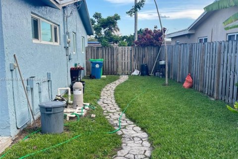 House in Sunrise, Florida 3 bedrooms, 148.64 sq.m. № 1776005 - photo 19
