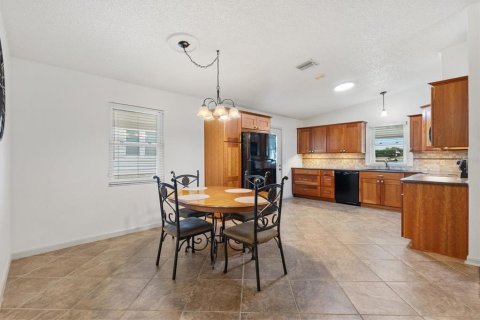 Villa ou maison à vendre à Lady Lake, Floride: 2 chambres, 106.28 m2 № 2126782 - photo 8