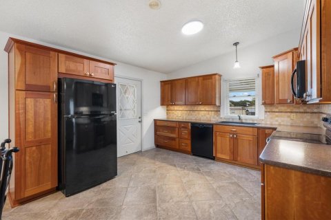 Villa ou maison à vendre à Lady Lake, Floride: 2 chambres, 106.28 m2 № 2126782 - photo 7