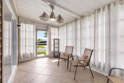 Villa ou maison à vendre à Lady Lake, Floride: 2 chambres, 106.28 m2 № 2126782 - photo 22