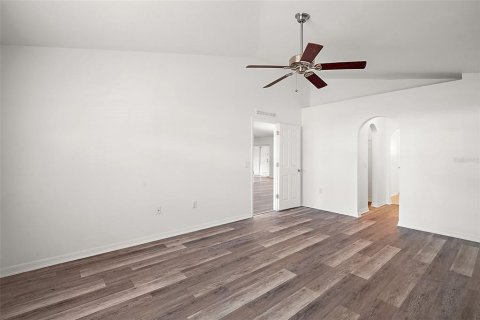 House in Fruitland Park, Florida 4 bedrooms, 207.92 sq.m. № 1852468 - photo 5