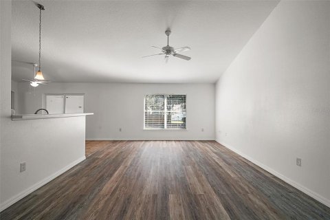 House in Fruitland Park, Florida 4 bedrooms, 207.92 sq.m. № 1852468 - photo 19