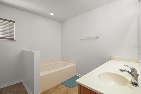 House in Fruitland Park, Florida 4 bedrooms, 207.92 sq.m. № 1852468 - photo 8
