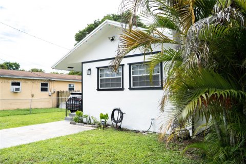 Casa en venta en Miami, Florida, 3 dormitorios, 110 m2 № 1850410 - foto 3