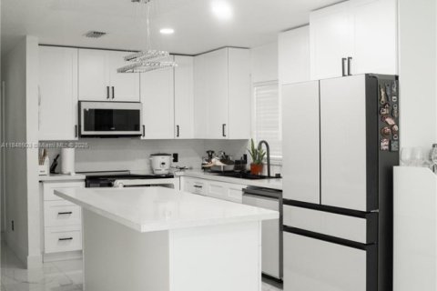 Casa en venta en Miami, Florida, 3 dormitorios, 110 m2 № 1850410 - foto 9