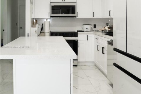 Casa en venta en Miami, Florida, 3 dormitorios, 110 m2 № 1850410 - foto 12