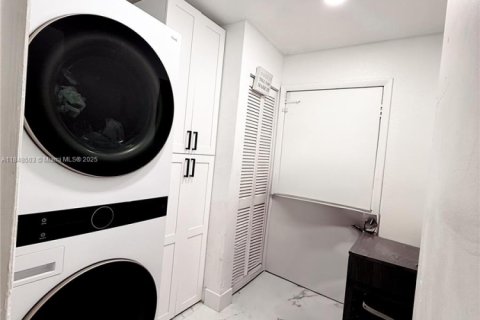 Casa en venta en Miami, Florida, 3 dormitorios, 110 m2 № 1850410 - foto 26