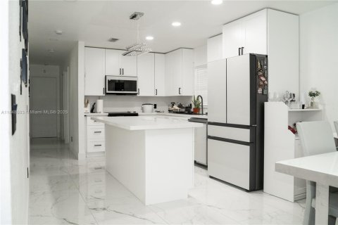 Casa en venta en Miami, Florida, 3 dormitorios, 110 m2 № 1850410 - foto 8