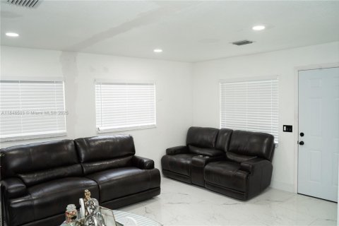 Casa en venta en Miami, Florida, 3 dormitorios, 110 m2 № 1850410 - foto 5