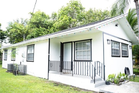 Casa en venta en Miami, Florida, 3 dormitorios, 110 m2 № 1850410 - foto 1