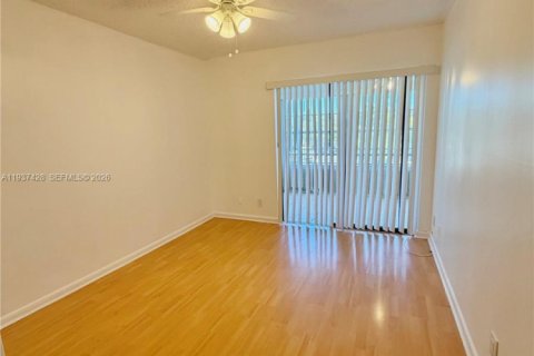 Condo in Pompano Beach, Florida, 2 bedrooms № 1997517 - photo 22