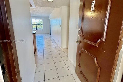 Condo in Pompano Beach, Florida, 2 bedrooms № 1997517 - photo 28
