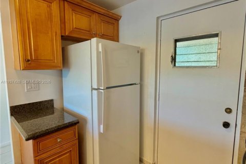 Condo in Pompano Beach, Florida, 2 bedrooms № 1997517 - photo 4