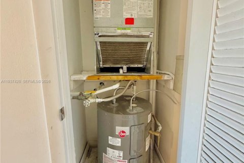 Condo in Pompano Beach, Florida, 2 bedrooms № 1997517 - photo 23