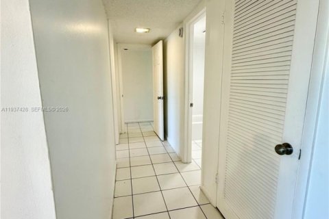 Condo in Pompano Beach, Florida, 2 bedrooms № 1997517 - photo 25