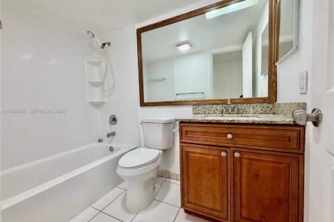 Condo in Pompano Beach, Florida, 2 bedrooms № 1997517 - photo 24