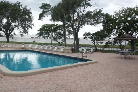 Condo in Pompano Beach, Florida, 2 bedrooms № 1997517 - photo 29
