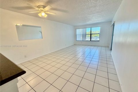 Condo in Pompano Beach, Florida, 2 bedrooms № 1997517 - photo 26