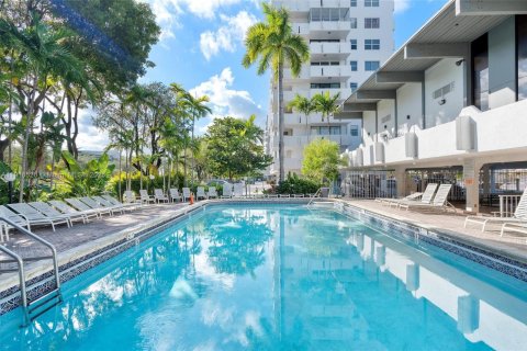 Condo in North Miami Beach, Florida, 2 bedrooms  № 1972885 - photo 30
