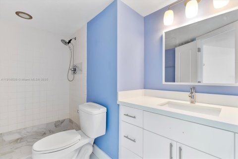 Condo in North Miami Beach, Florida, 2 bedrooms  № 1972885 - photo 23